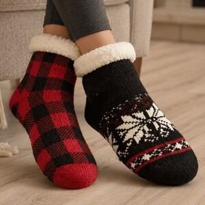 NEW Muk Luks 2 Pair Pack Cabin Socks L/XL Buffalo Plaid Snowflake Slipper Socks